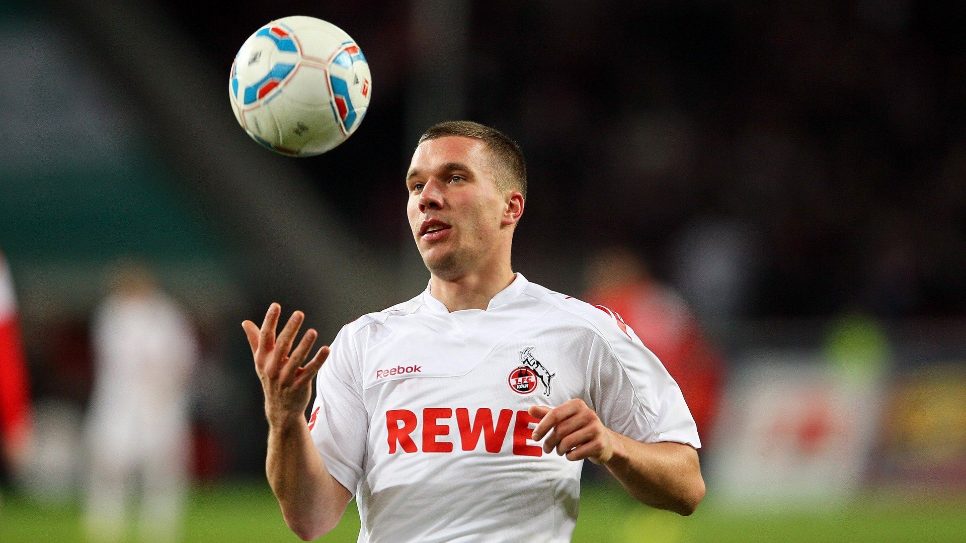 德罗赞末节封神，湖人窒息防守粉碎掘金卫冕之路